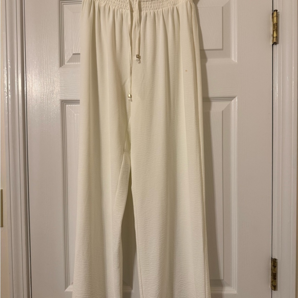SOLD!!!!!!!!!!

Elegant Women's Cream Drawstring Pants